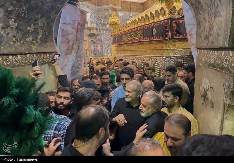 رئیس‌جمهور به زیارت حرم حضرت معصومه(س) مشرف شد