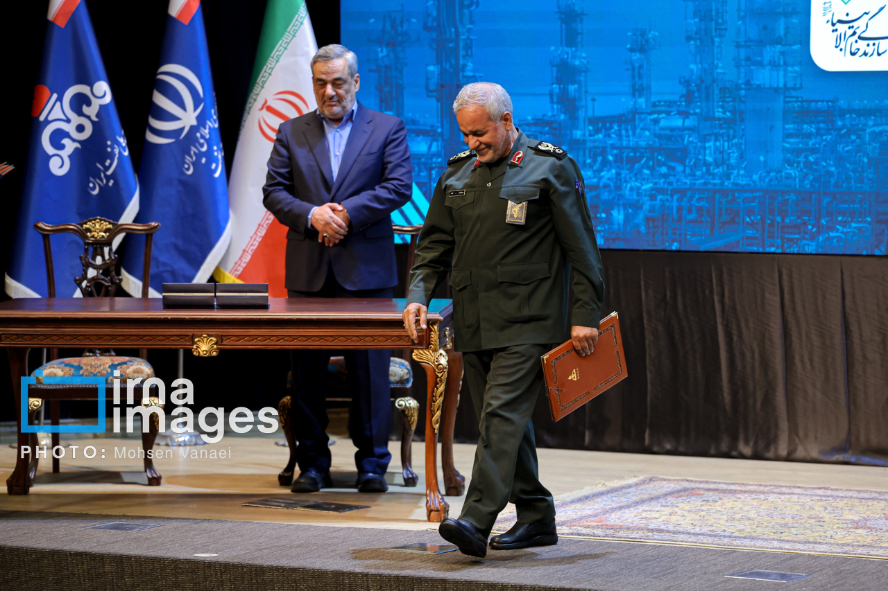 امضای قراردادهای میدان گازی مشترک پارس جنوبی