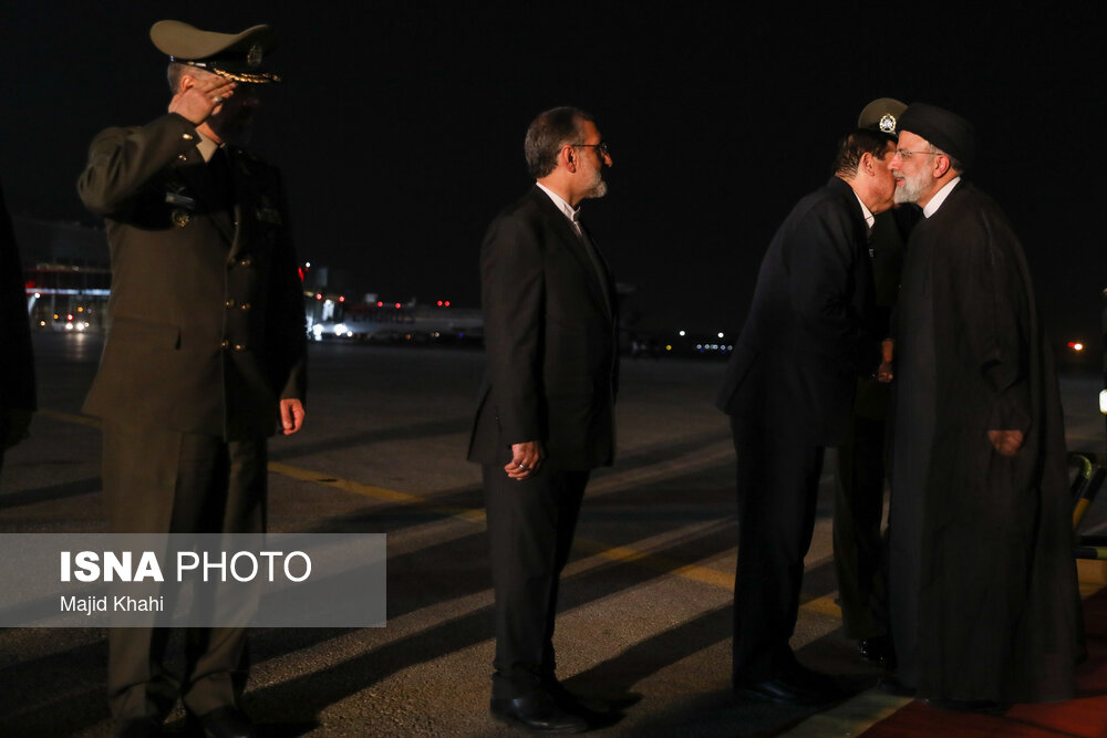 استقبال از رئیس جمهور در بازگشت از اندونزی