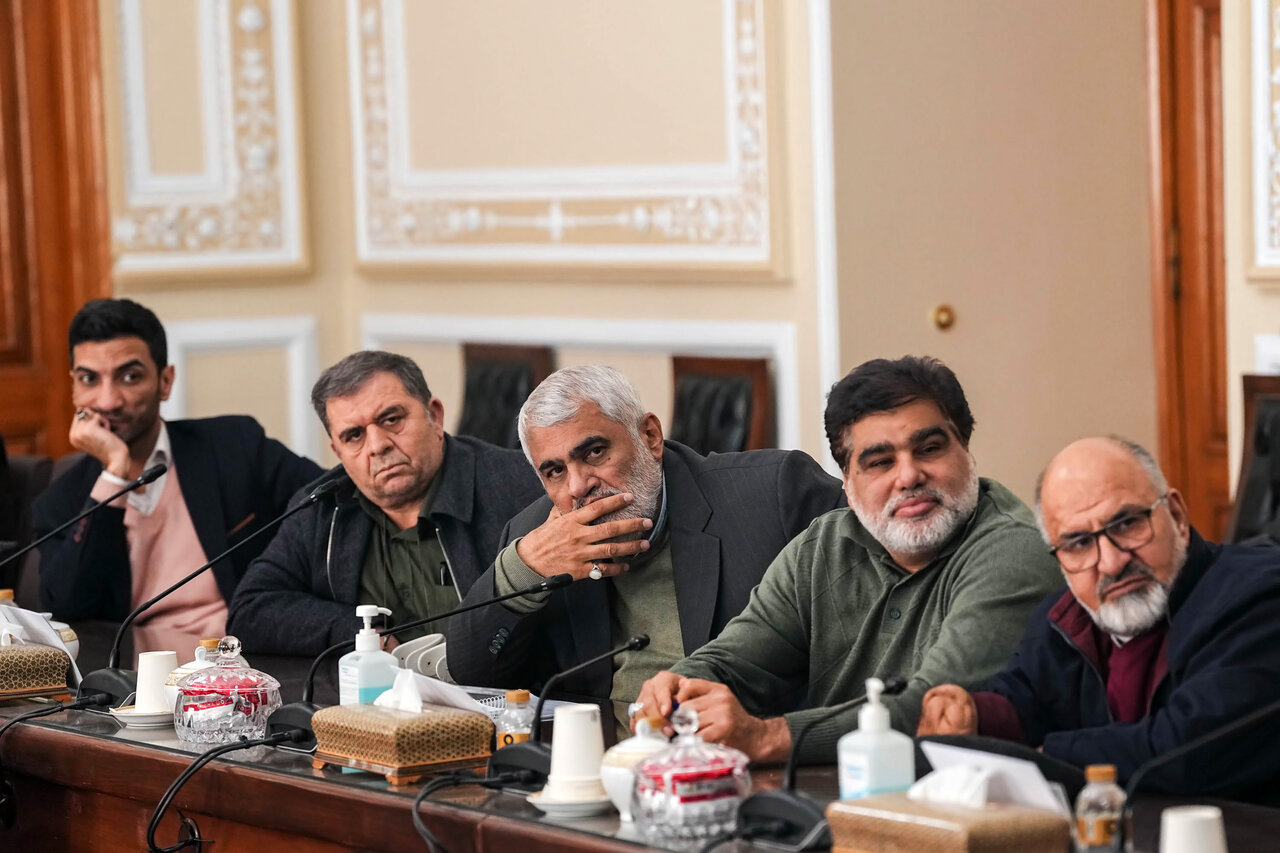 دیدار جمعی از جانبازان و ایثارگران با قالیباف