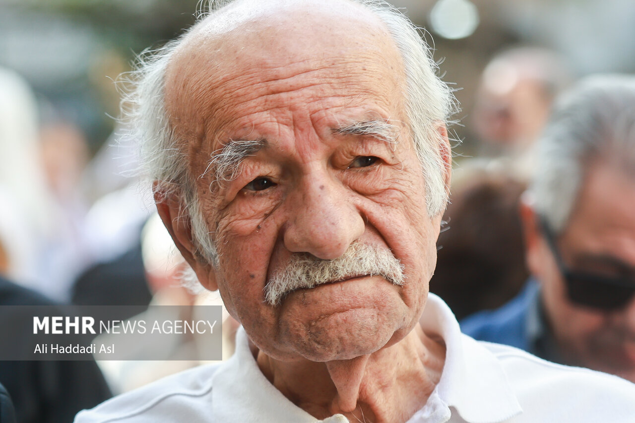 تصاویر مراسم تشییع پیکر ناصر تقوایی