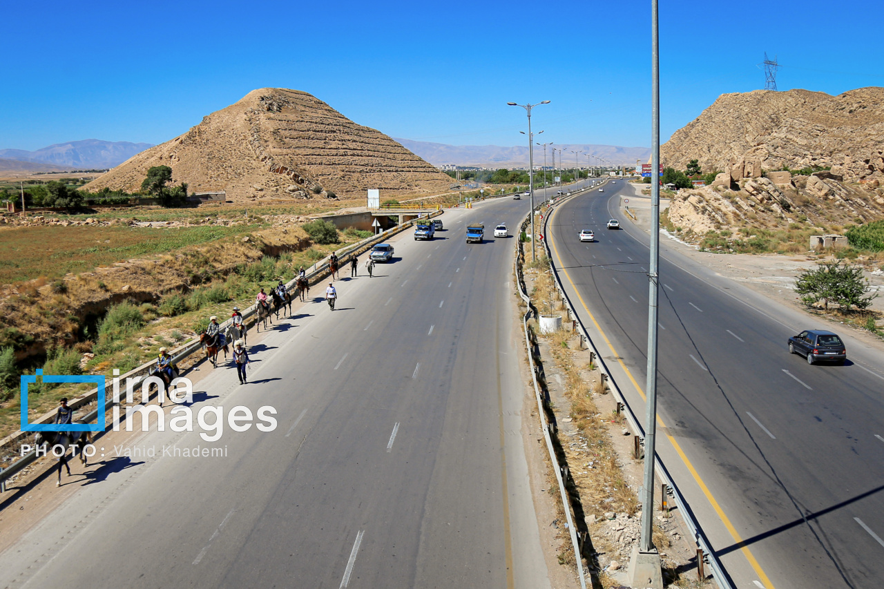 کاروان سوارکاران بجنورد در راه مشهد الرضا (ع)