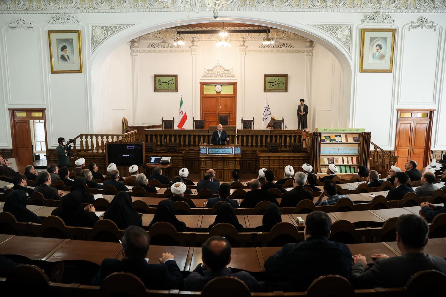 قالیباف در آیین رونمایی از تازه‌های نشر کتابخانه مجلس