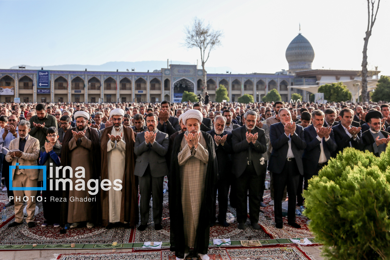 نماز عید فطر در حرم شاهچراغ
