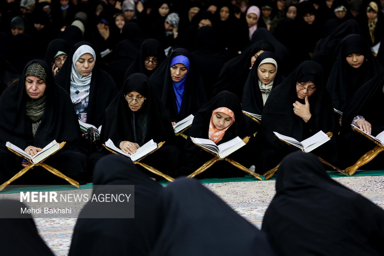 ترتیل‌خوانی قرآن در حرم حضرت معصومه(س)