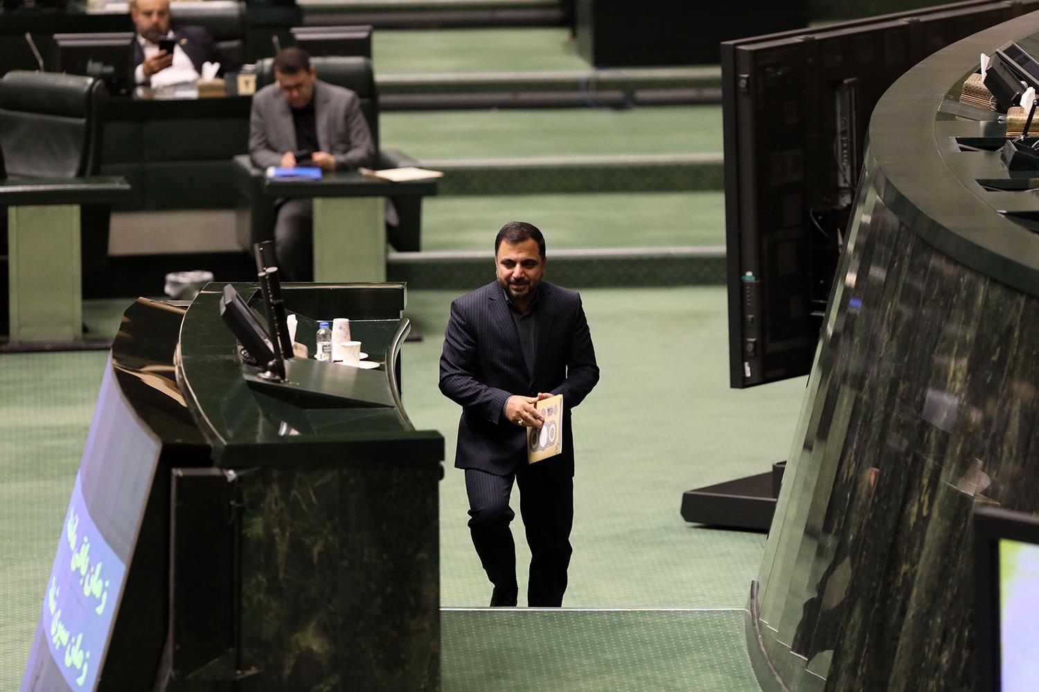 نشست علنی مجلس ۳۱ مرداد با حضور وزیر ارتباطات