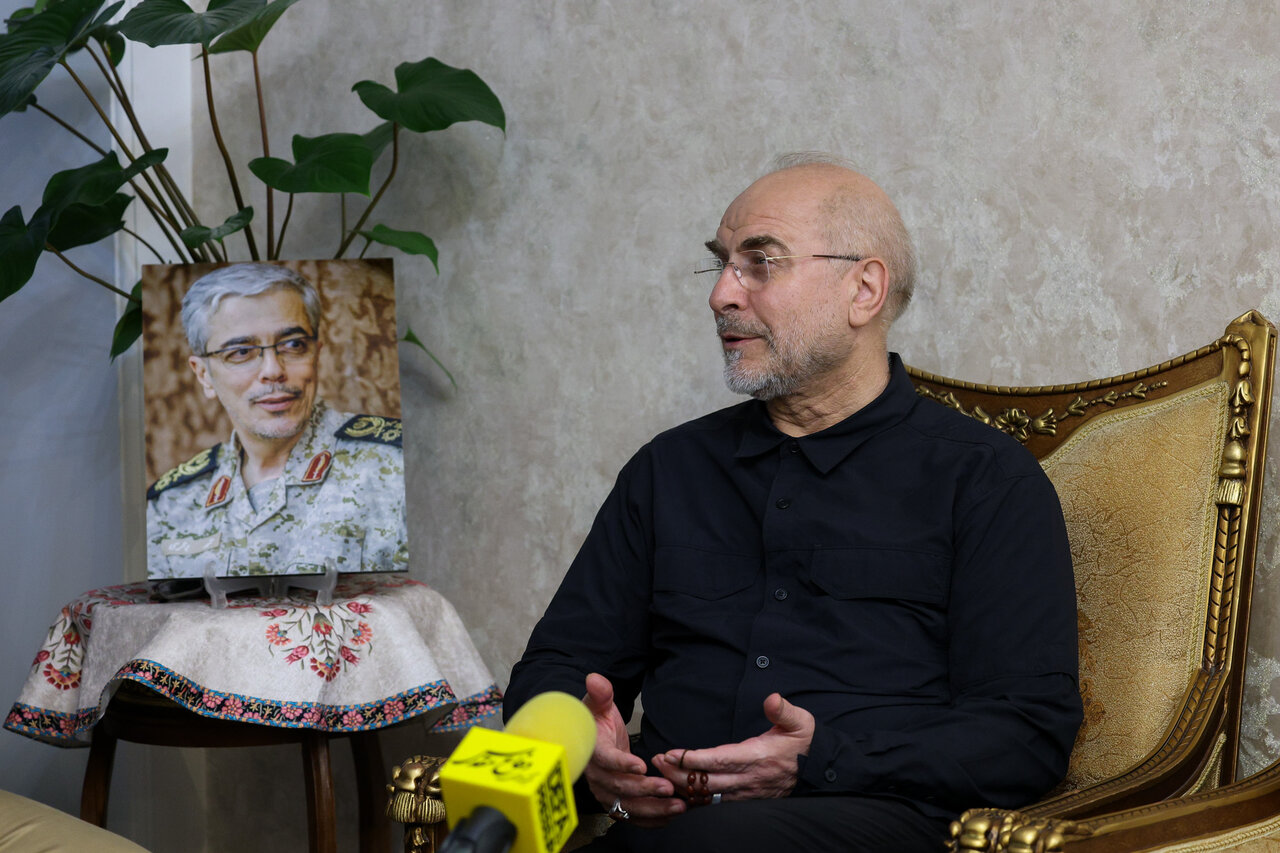 دیدار قالیباف با خانواده شهید باقری