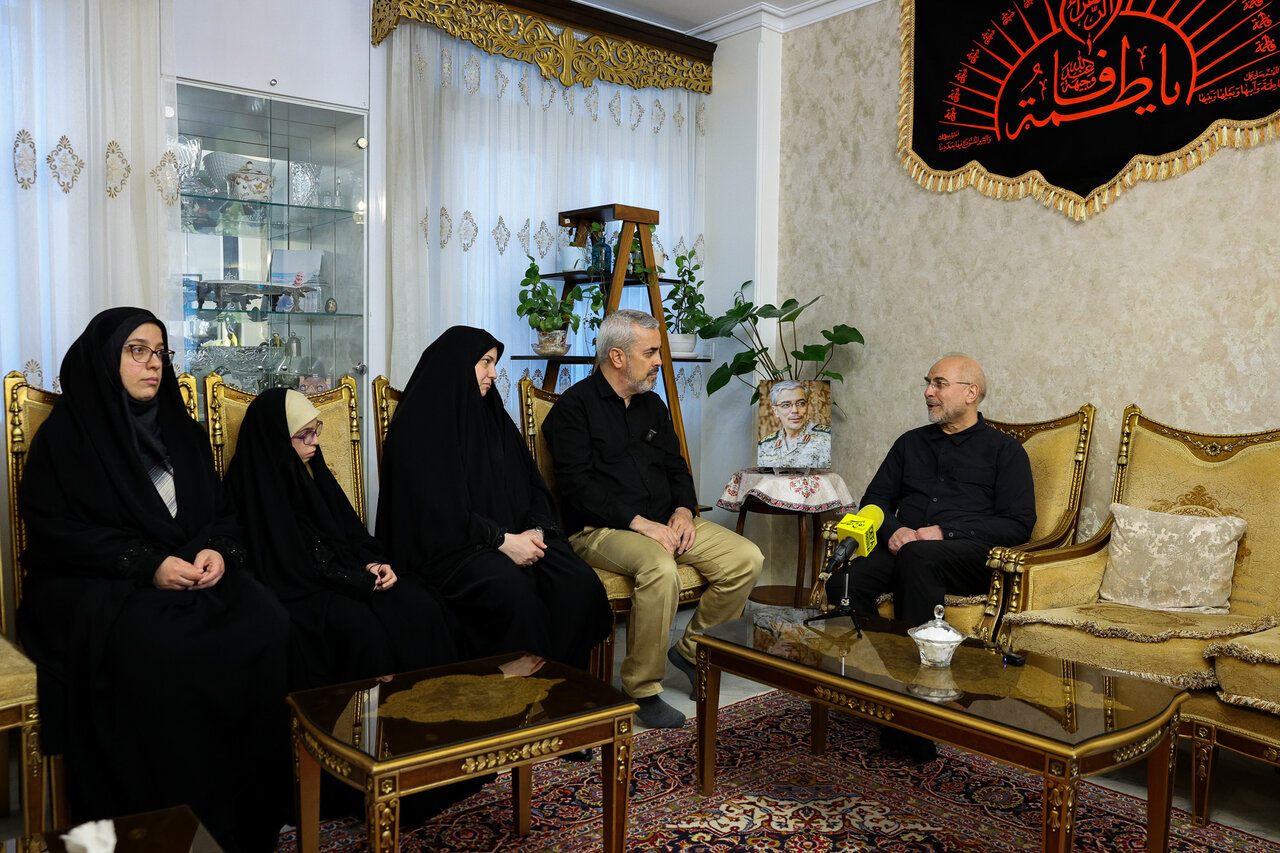 دیدار قالیباف با خانواده شهید باقری