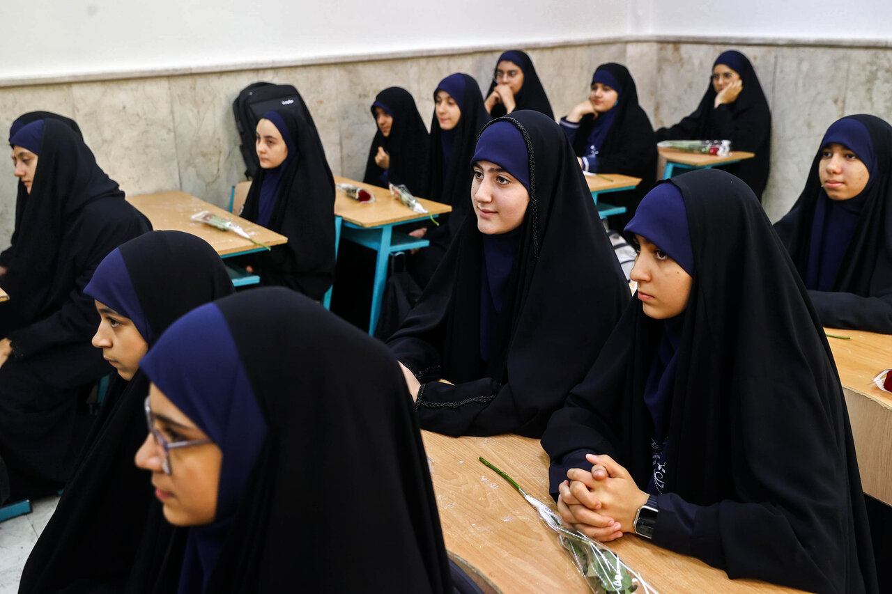 حضور قالیباف در مدرسه دخترانه فاطمیون تهران