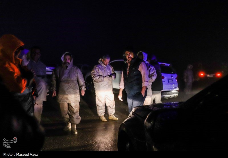 حضور وزیر بهداشت و نیروهای امدادی در نزدیکی منطقه حادثه بالگرد رئیس‌جمهور