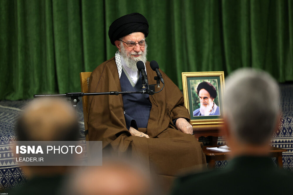 دیدار دست‌اندرکاران کنگره شهدای استان البرز با رهبر انقلاب