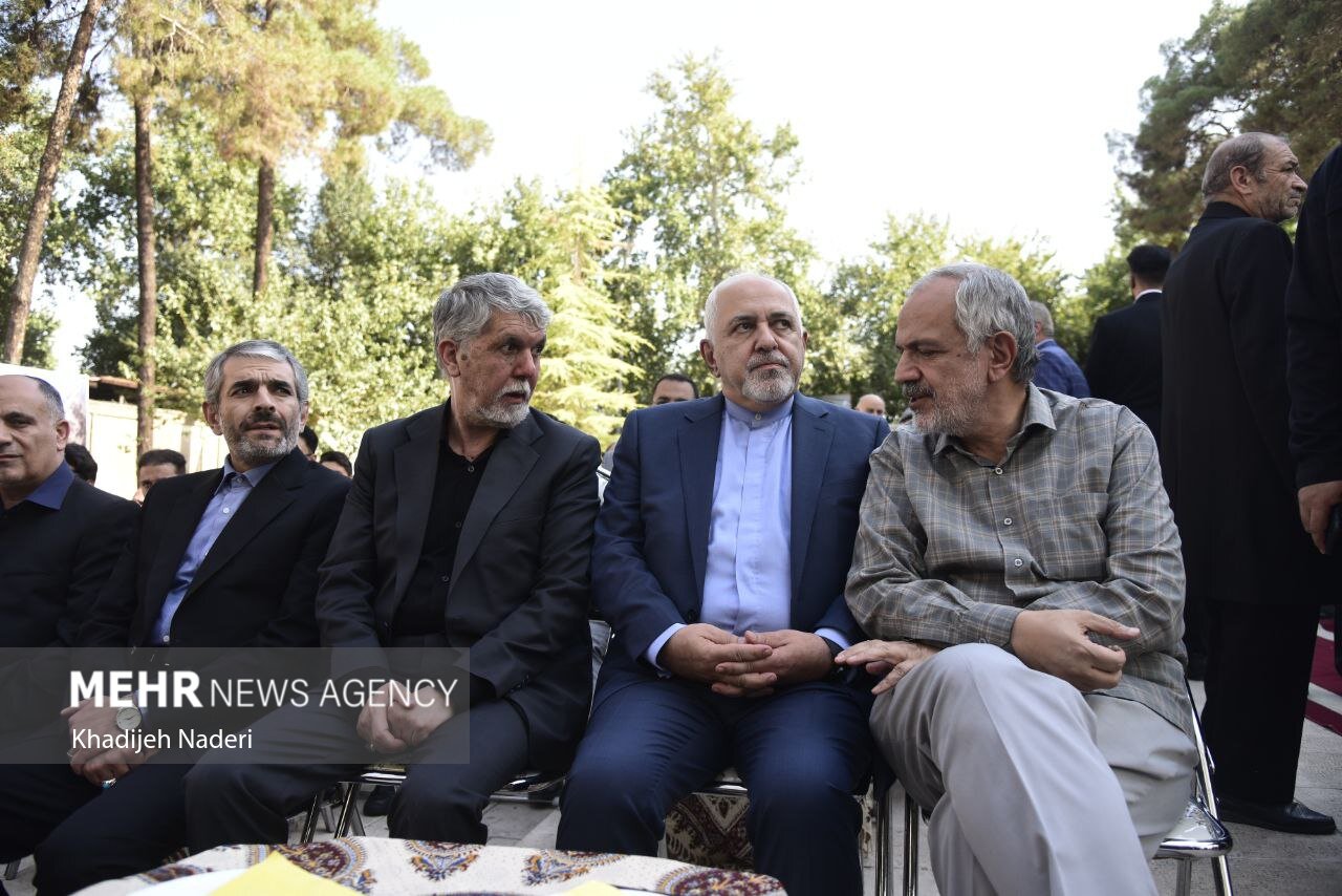 مراسم تشییع پیکر استاد «محمود فرشچیان» در اصفهان