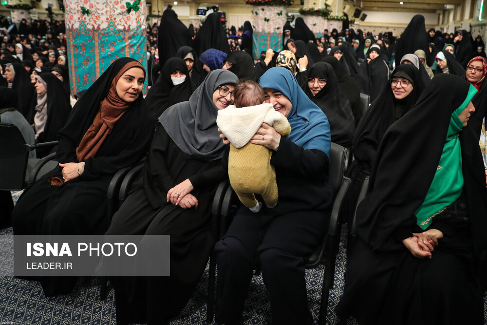  دیدار هزاران نفر از زنان و دختران با رهبر انقلاب