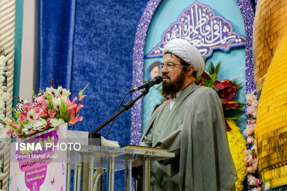 اجتماع بزرگ دختران دانشجو در قم