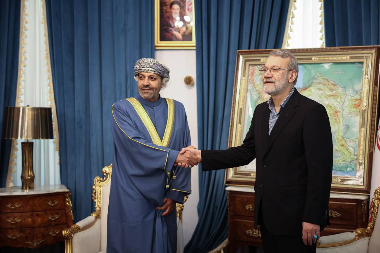 دیدار و گفتگوی لاریجانی با وزیر کشور عمان
