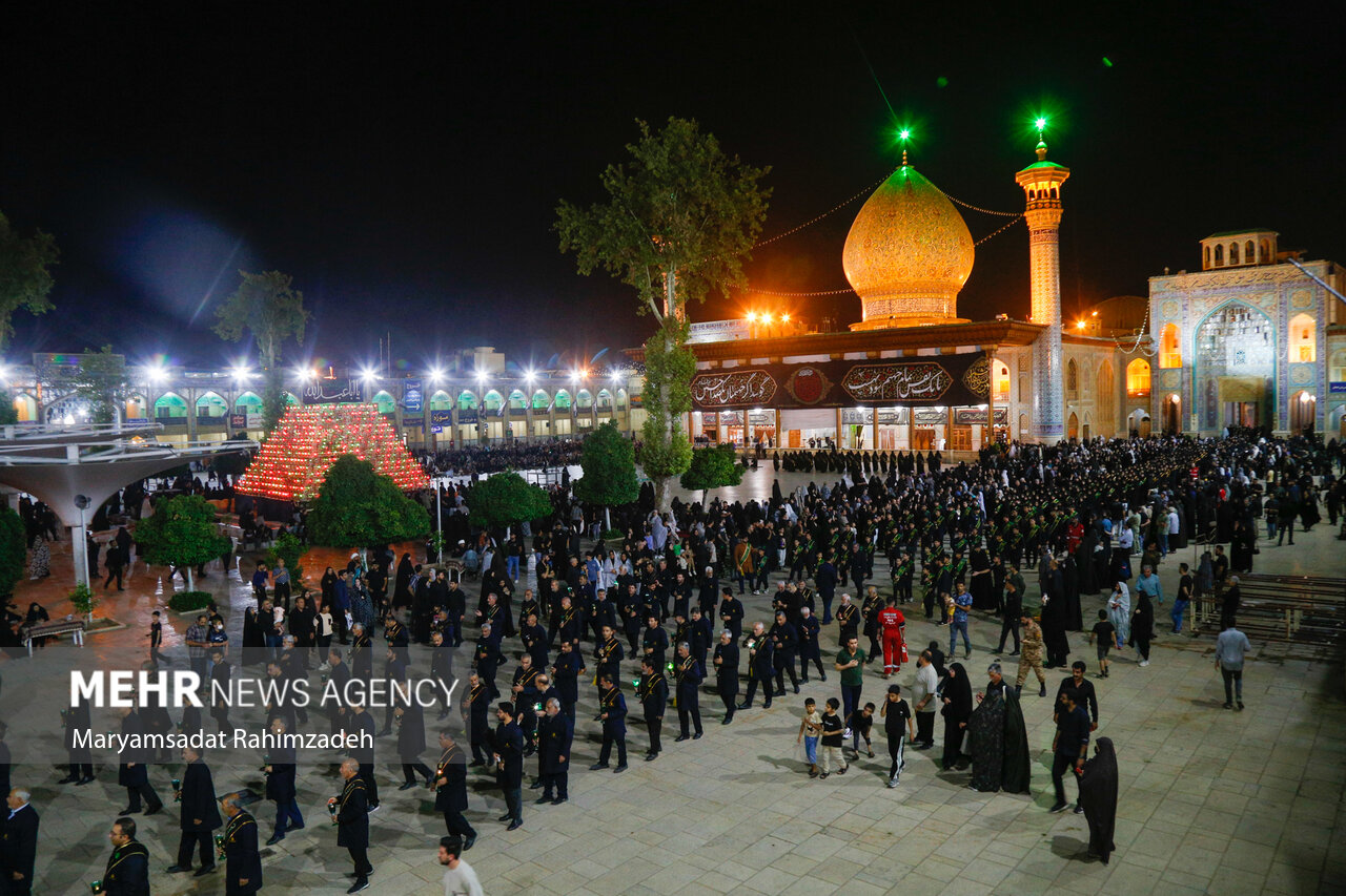 لاله گردانی در حرم شاهچراغ 