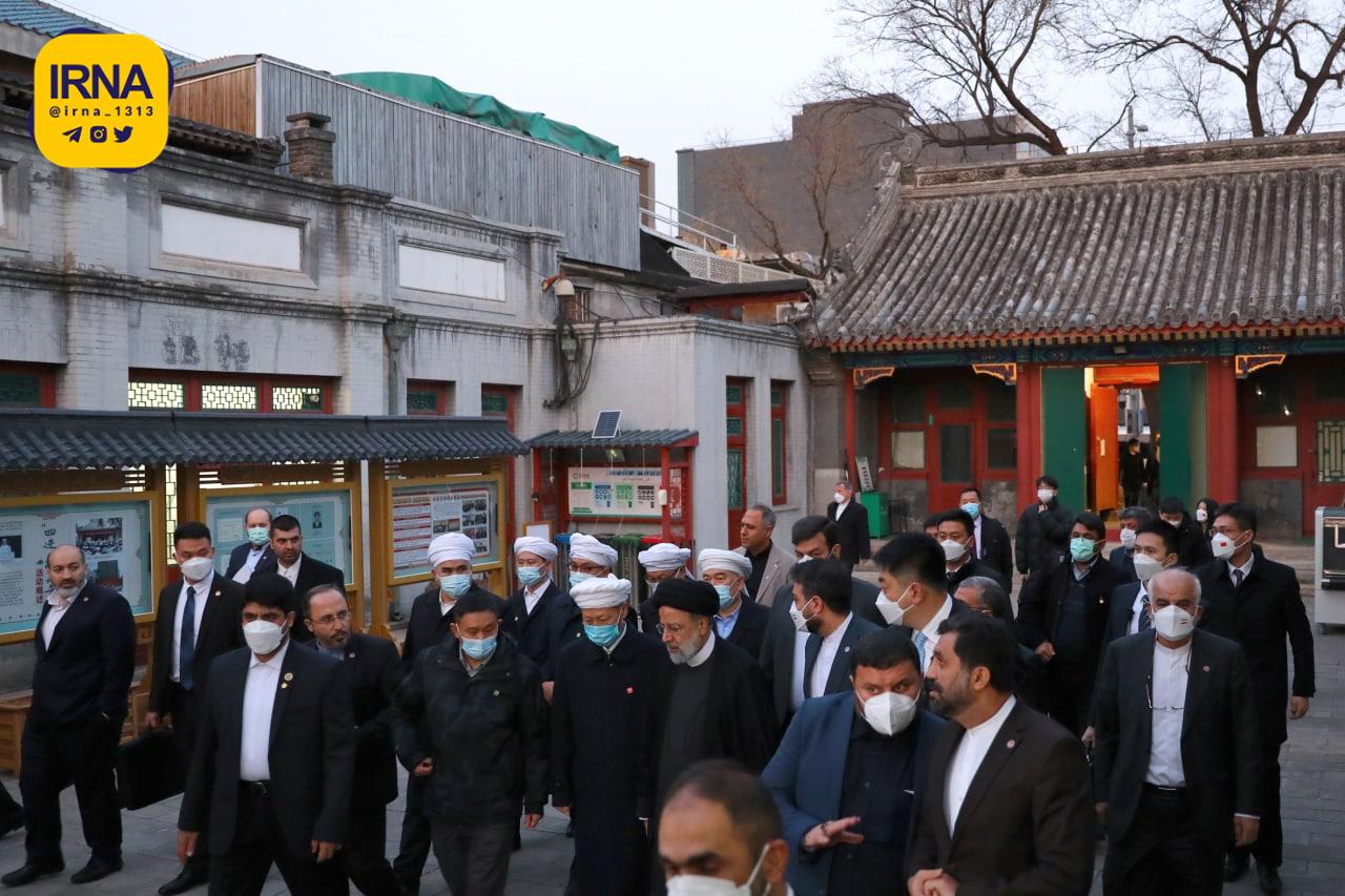 اقامه نماز جماعت و سخنرانی رئیس‌جهور در مسجد تاریخی «دونگ سی» پکن