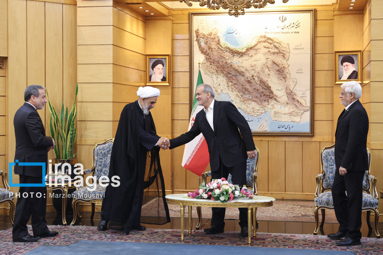 بدرقه رئیس‌جمهور به چین