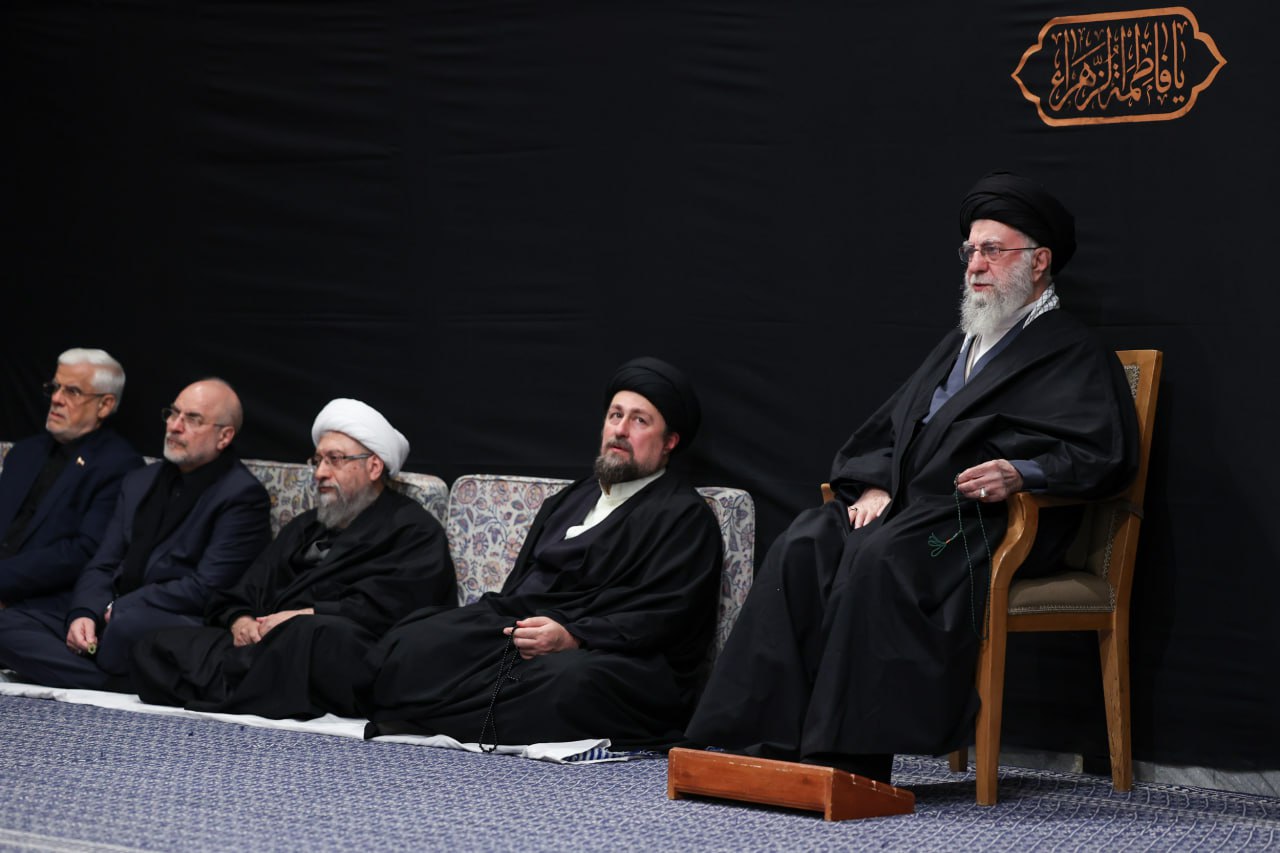 تصاویری از مراسم عزاداری با حضور رهبری