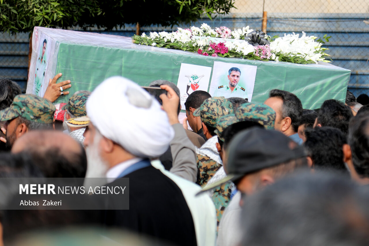  تشییع پیکر مطهر شهید «مجتبی شهیدی زاده» در بندرعباس