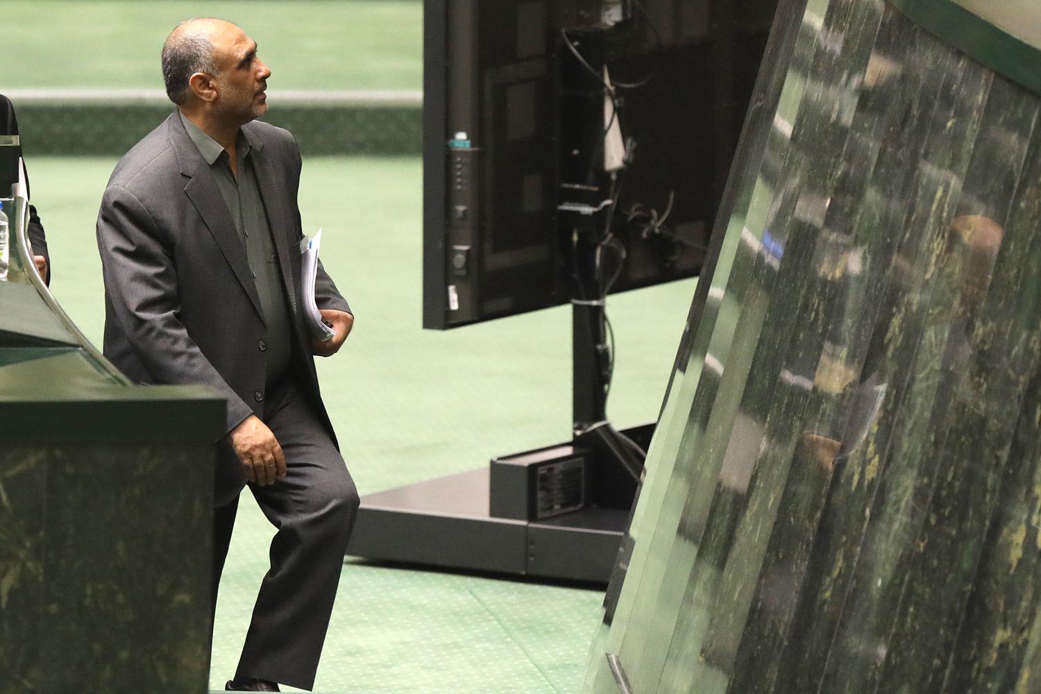 سئوال از وزیر کار در نشست علنی دوم مرداد مجلس