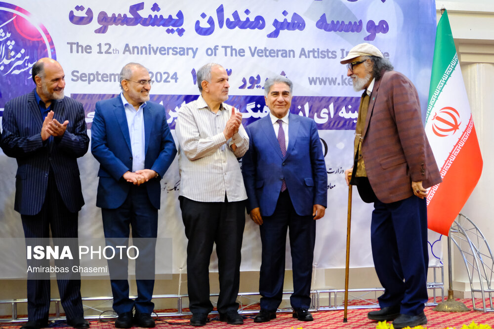 دورهمی بازیگران در یک جشن