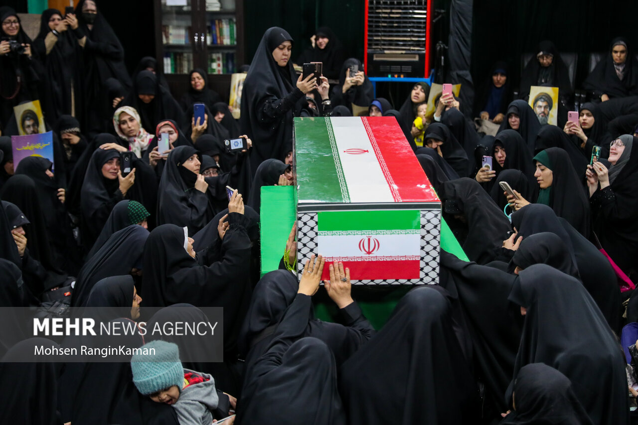 مراسم وداع با پیکر مطهر شهیده «معصومه کرباسی»