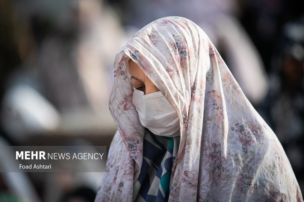 اقامه نماز عید فطر در امامزاده پنج تن لویزان