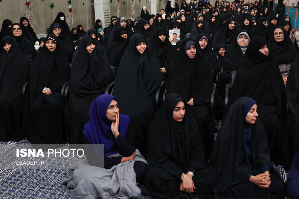  دیدار هزاران نفر از زنان و دختران با رهبر انقلاب