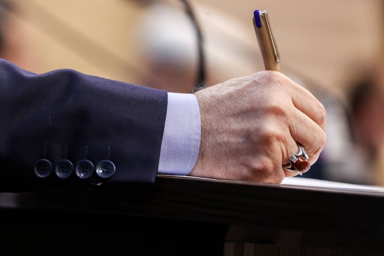 نشست صمیمانه فعالان فرهنگی و اجتماعی استان یزد با قالیباف