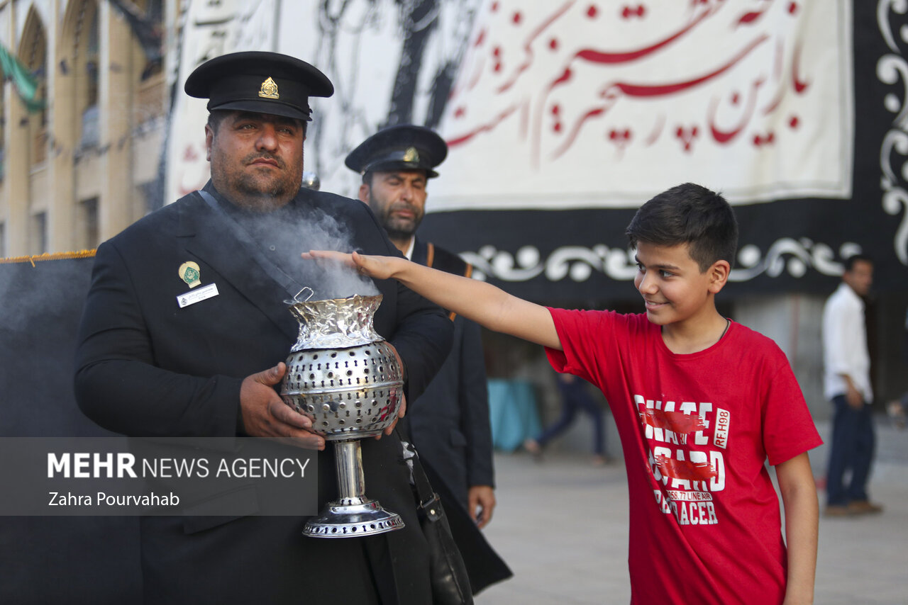 آیین تعویض پرچم گنبد آستان مقدس شاهچراغ(ع)‎‎