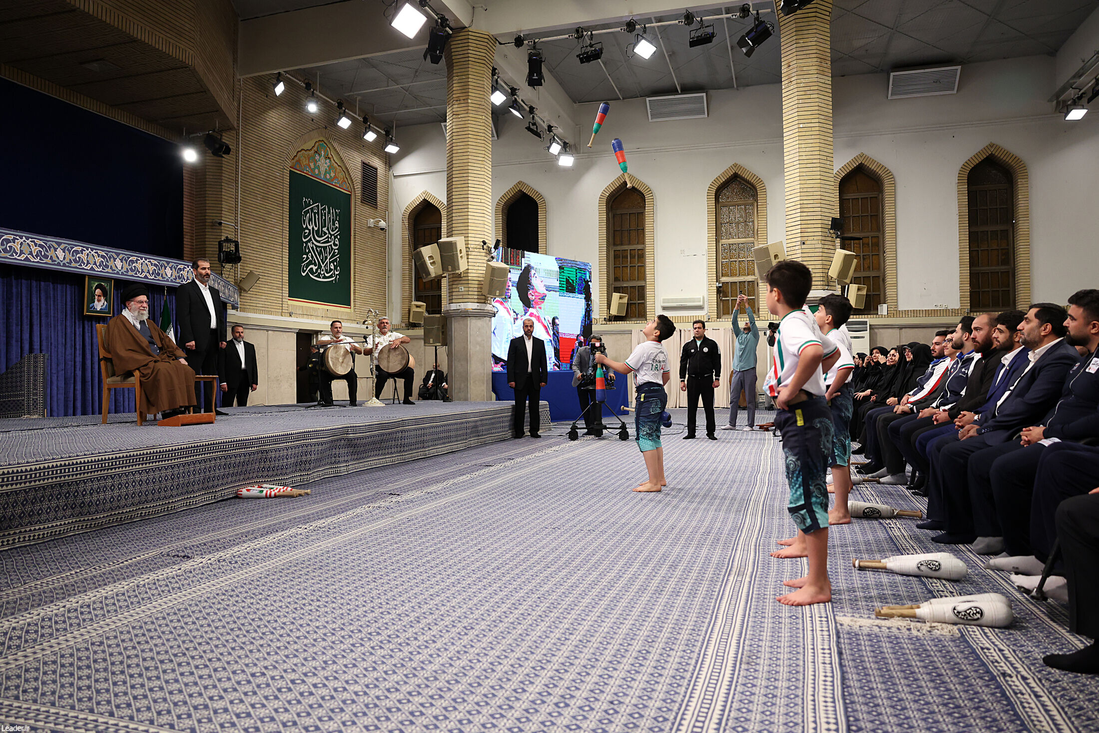 تصاویری از دیدار مدال‌آوران ورزشی و علمی با رهبر انقلاب