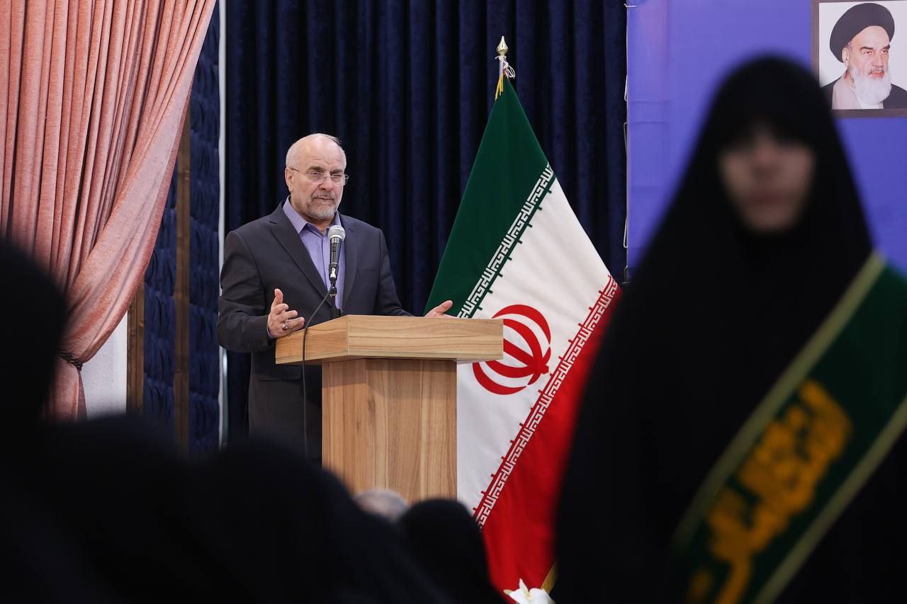 نشست جمعی از بانوان حوزوی و تشکل‌های خواهران با قالیباف  در مکتب نرجس(س) مشهد مقدس