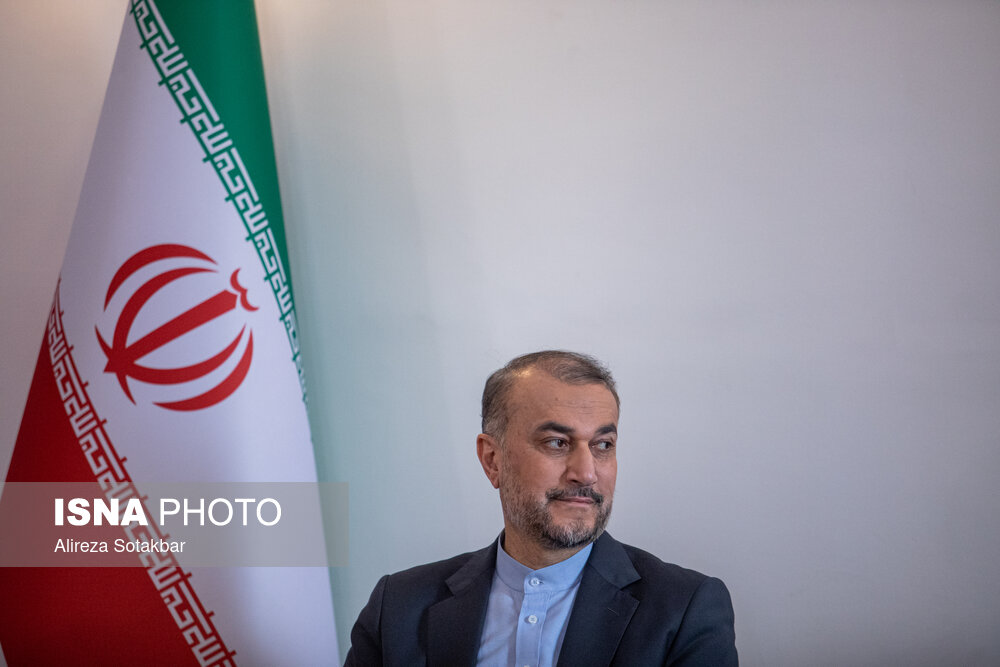 نشست اعضای کمیته بین المللی ستاد دهه فجر با وزیر امورخارجه