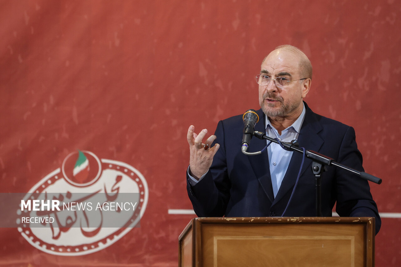 نشست صمیمی جمعی از اصناف و اقشار مردم با رئیس مجلس