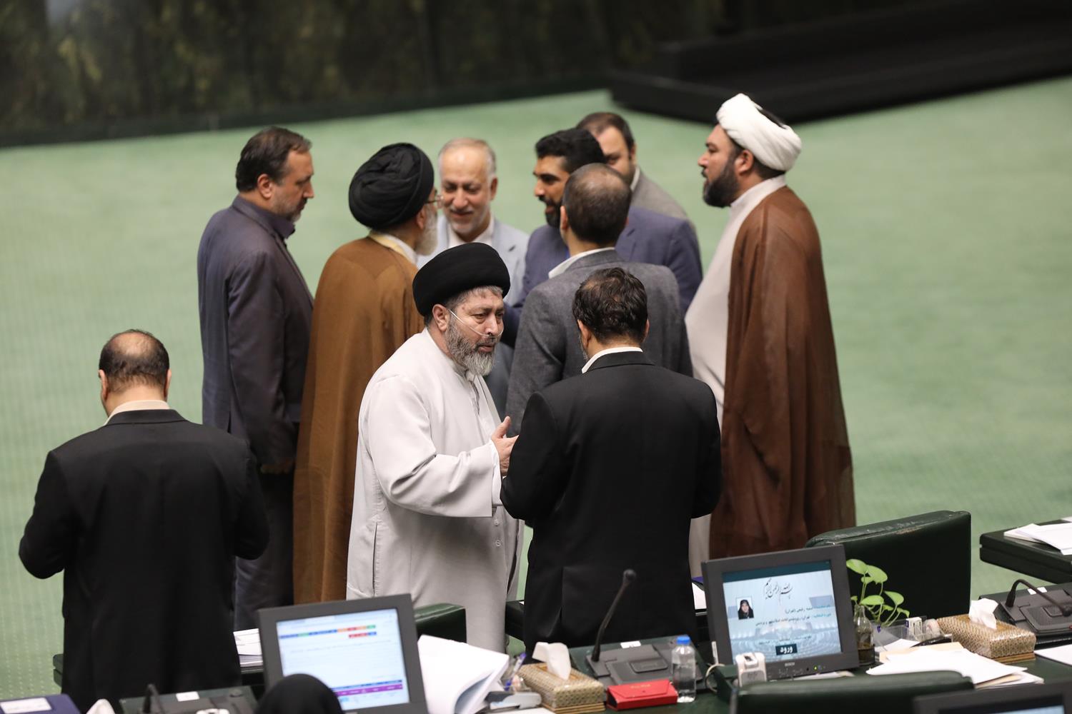 نشست بررسی برنامه هفتم توسعه در صحن علنی مجلس 