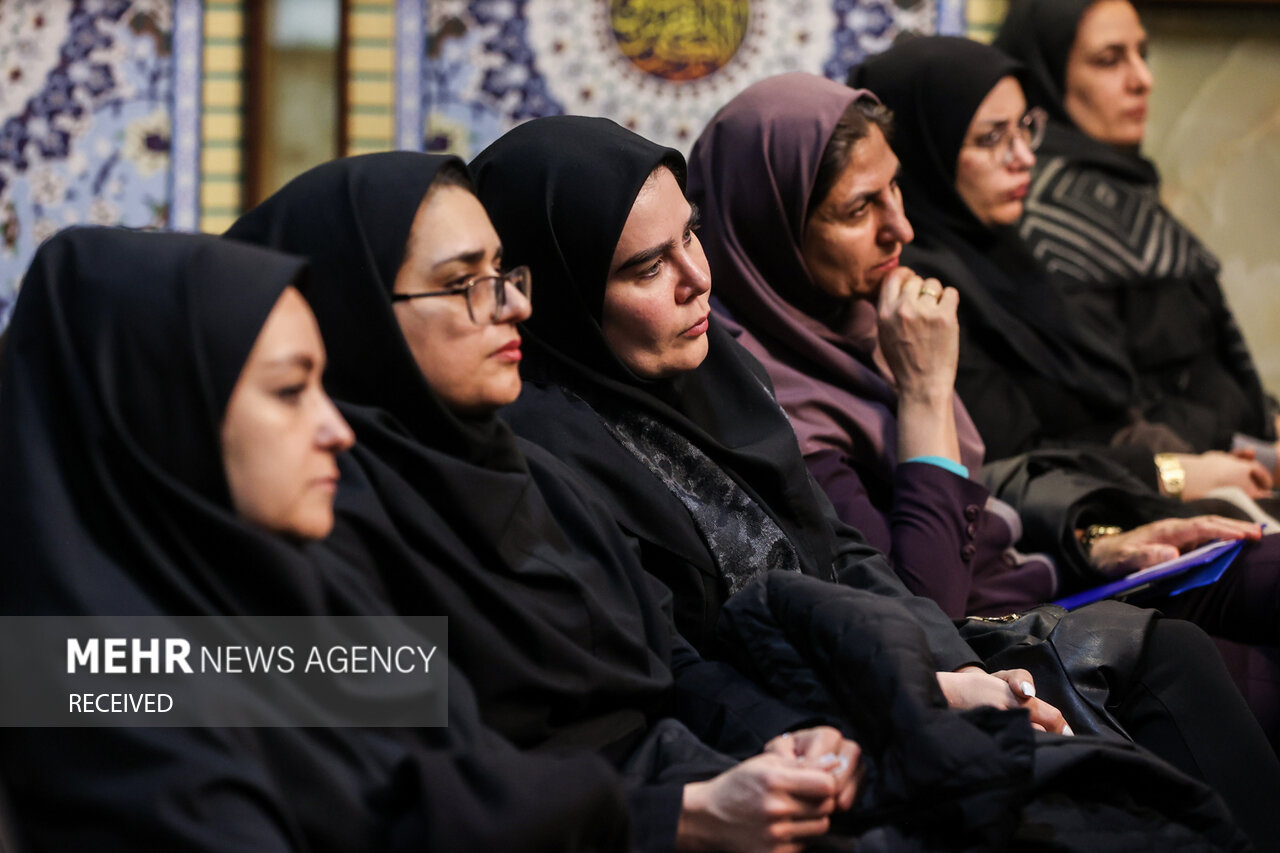 نشست صمیمی جمعی از اصناف و اقشار مردم با رئیس مجلس