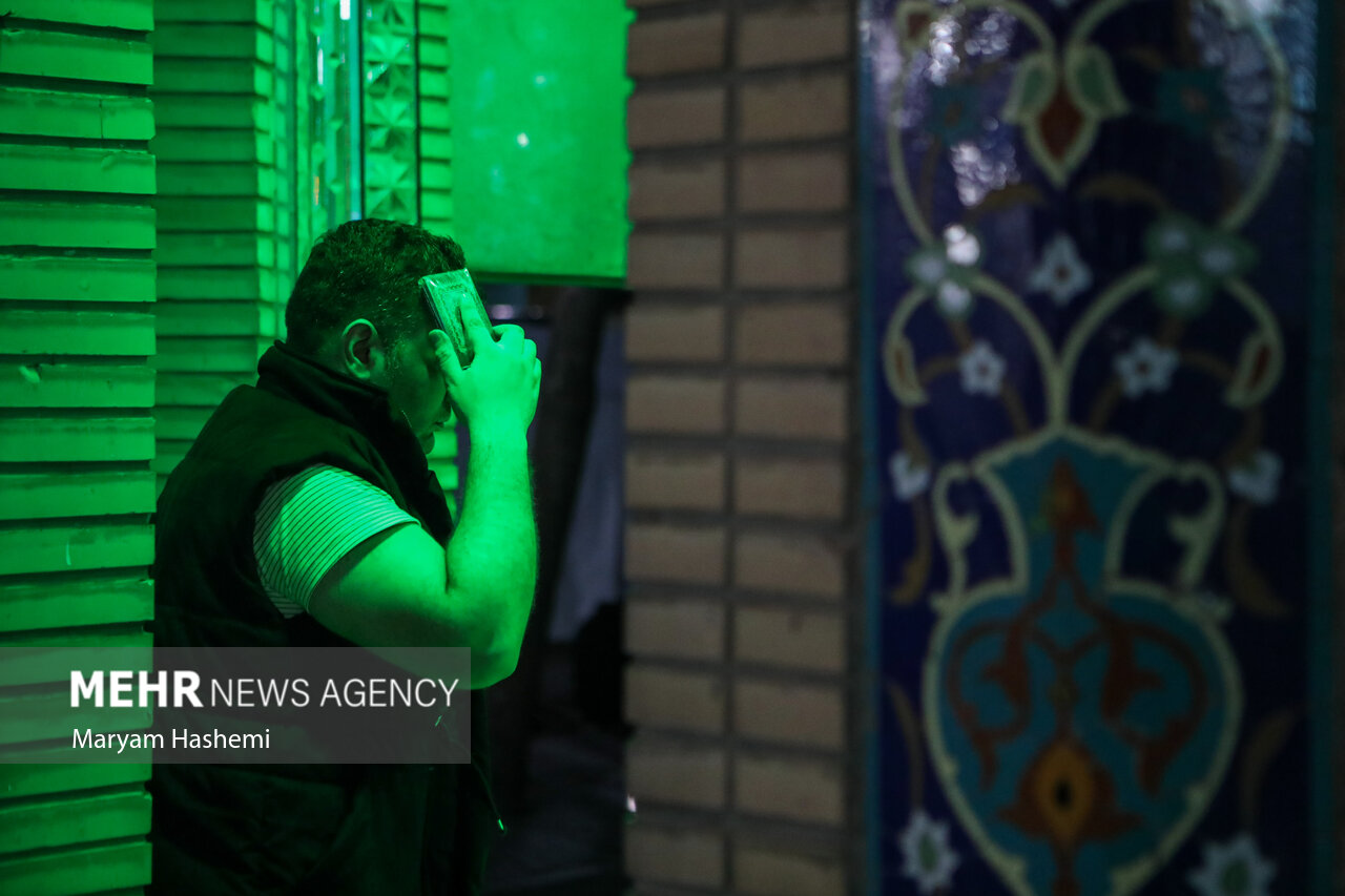 احیای شب نوزدهم ماه رمضان در باغ فیض تهران
