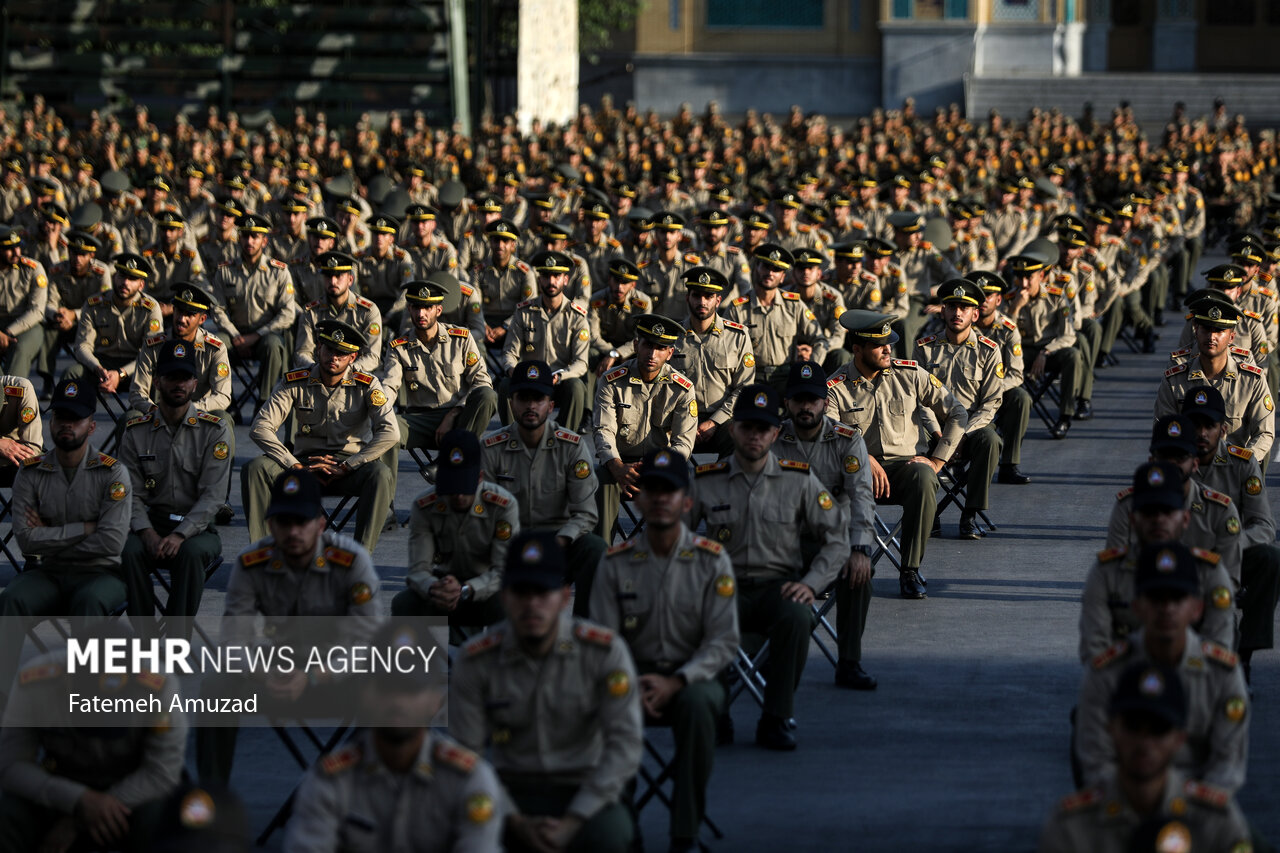 سالروز اهدای پرچم و نشان توسط فرماندهی معظم کل قوا به ارتش
