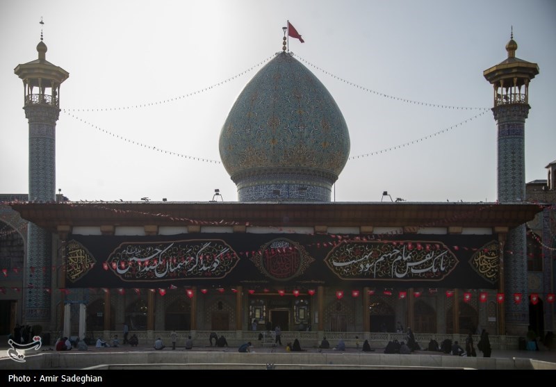 آیین سیاه پوشان و تعویض پرچم حرم مطهر حضرت شاهچراغ (ع)