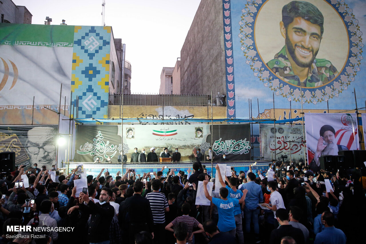 حضور رئیسی در جمع مردم اسلامشهر