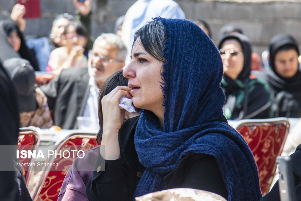 قهرمان بازمانده ناوشکن دنا»