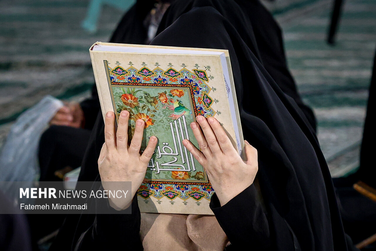 جزء خوانی قرآن کریم در حرم  عبدالعظیم 