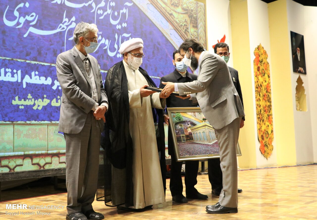 رونمایی از تقریظ رهبری