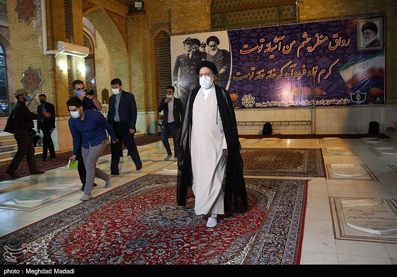  رئیسی در حرم امام‌خمینی(ره) و گلزار شهدا