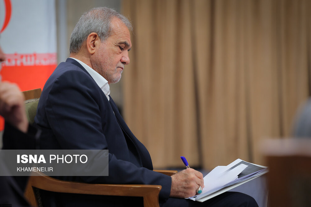 دیدار رئیس‌جمهور و اعضای هیئت دولت با رهبر انقلاب