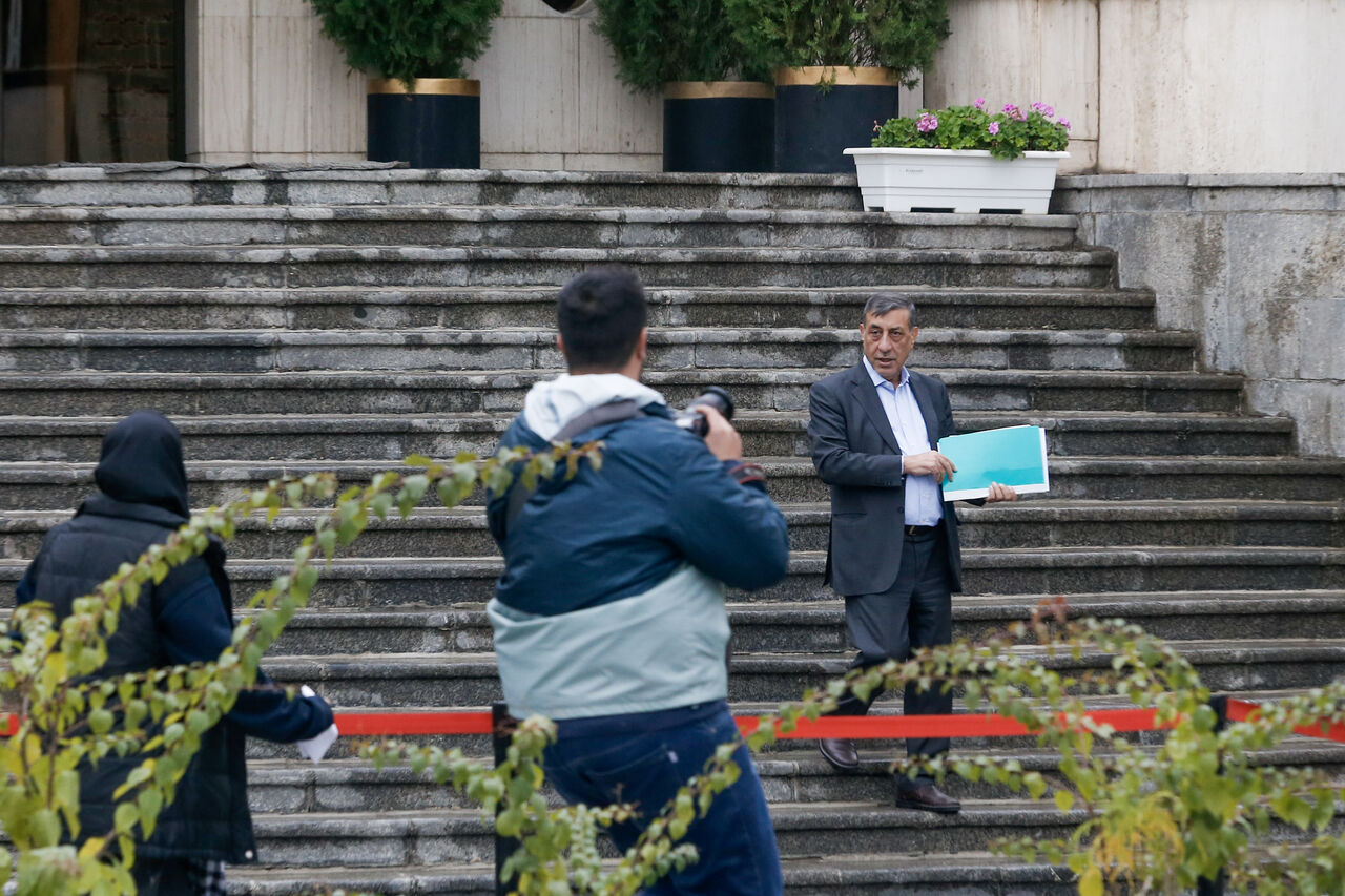 اعضای هیأت دولت در جمع خبرنگاران