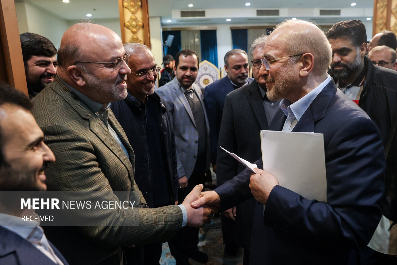 نشست صمیمی جمعی از اصناف و اقشار مردم با رئیس مجلس