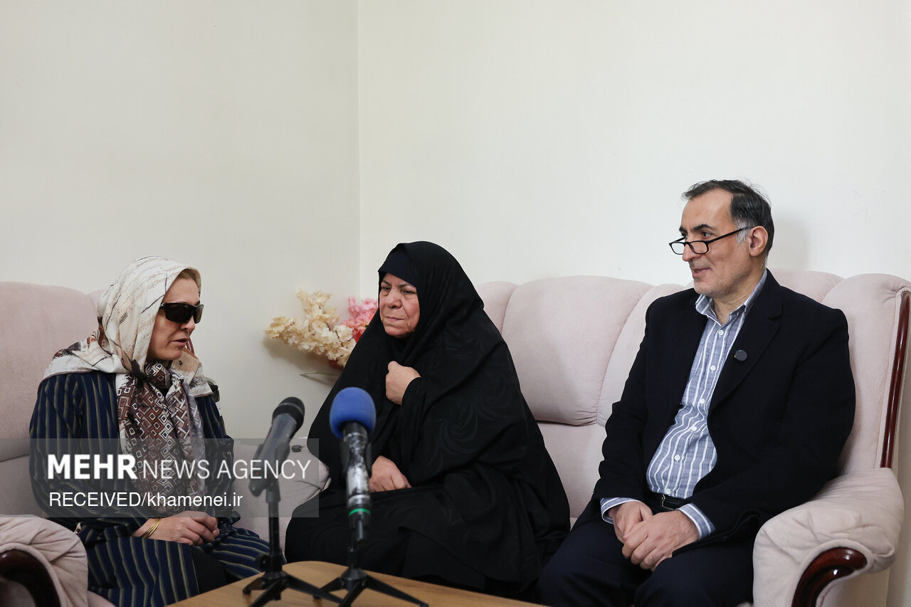 حضور نمایندگان رهبر انقلاب در منازل تعدادی از جانبازان