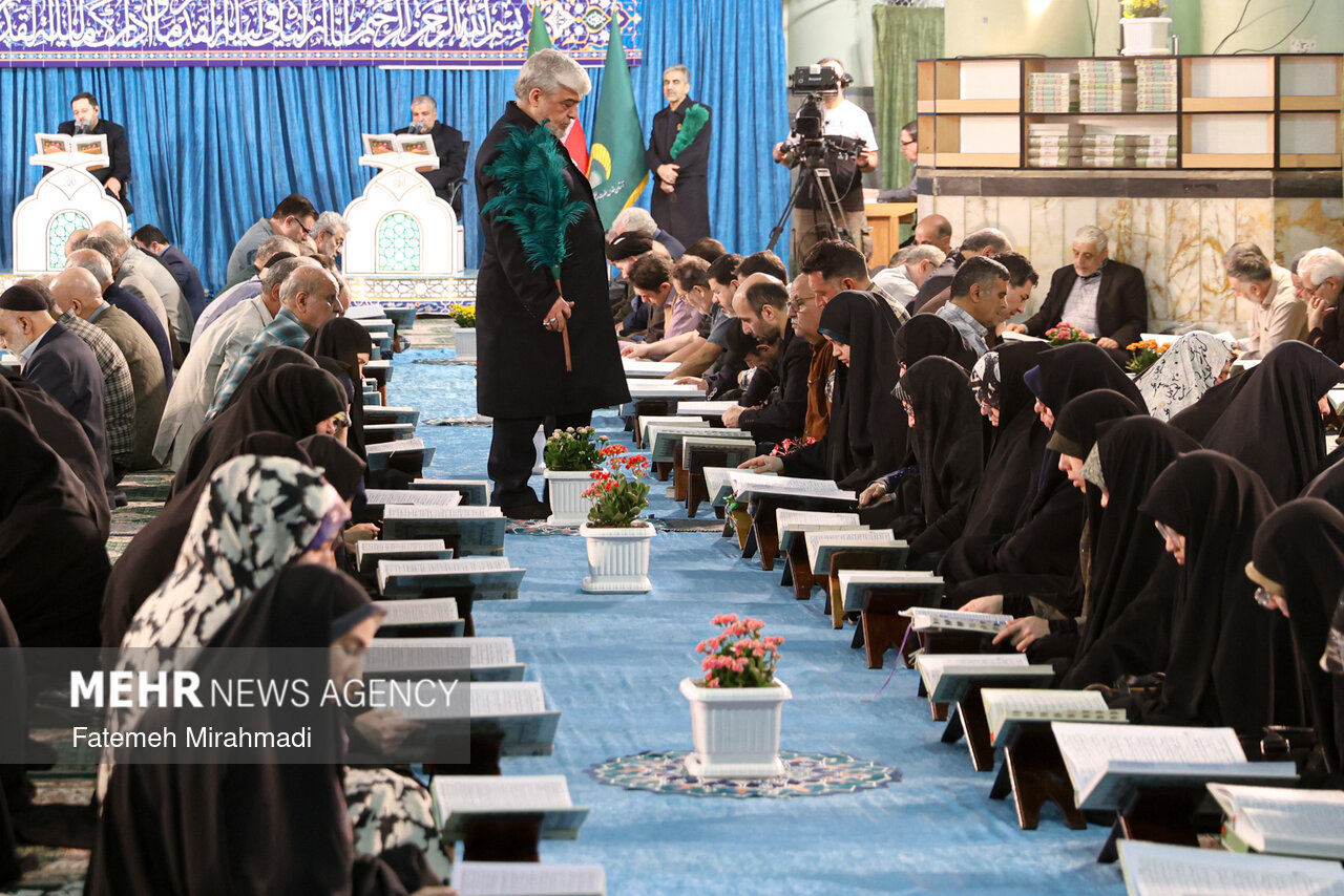 جزء خوانی قرآن کریم در حرم  عبدالعظیم 